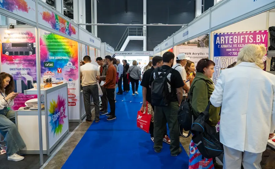 哈萨克斯坦广告展UV喷墨印刷与标牌制作技术展品
